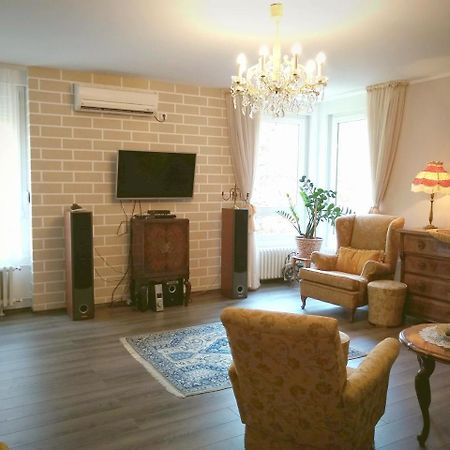 Light, Spacious Apartment In The Heart Of Белград Екстериор снимка