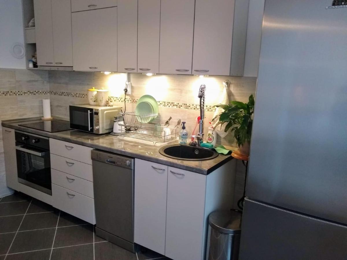 Light, Spacious Apartment In The Heart Of Белград Екстериор снимка