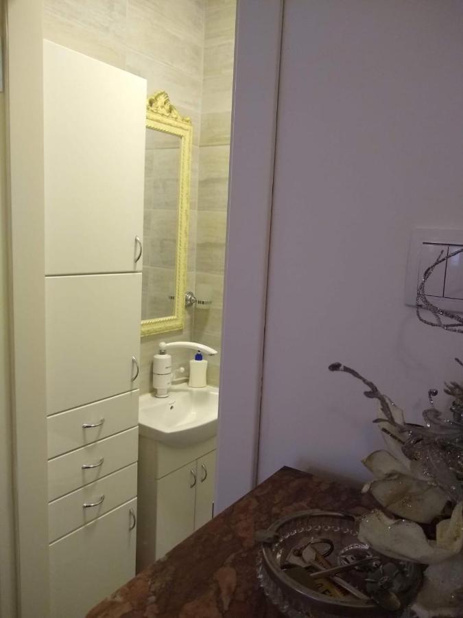 Light, Spacious Apartment In The Heart Of Белград Екстериор снимка
