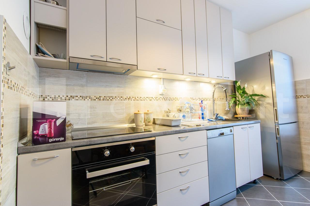 Light, Spacious Apartment In The Heart Of Белград Екстериор снимка