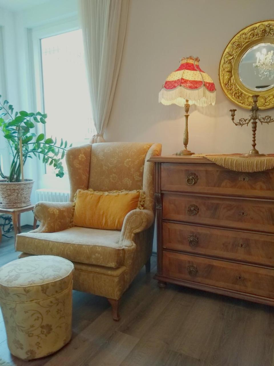Light, Spacious Apartment In The Heart Of Белград Екстериор снимка