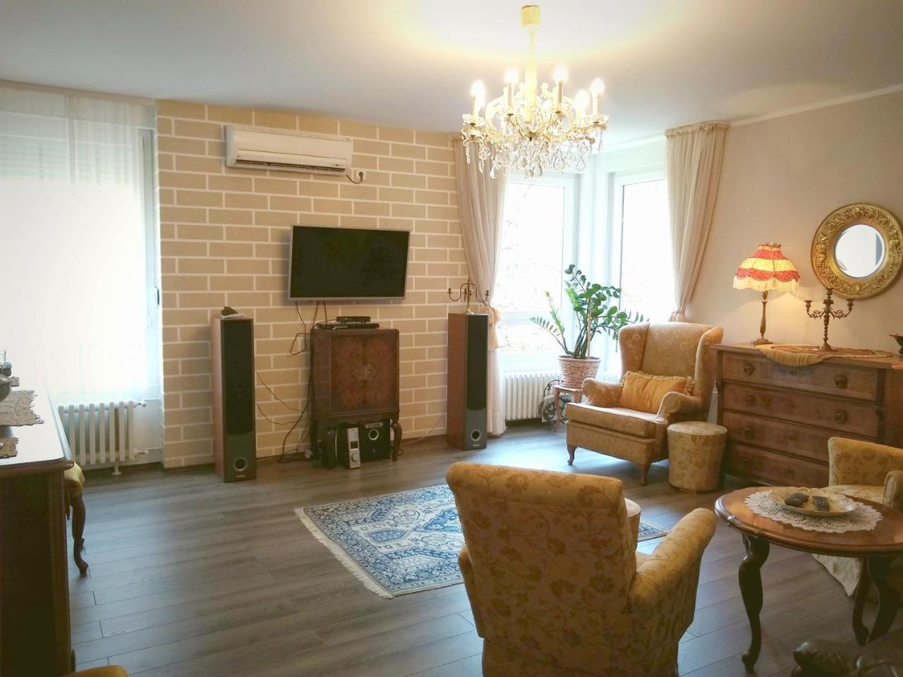 Light, Spacious Apartment In The Heart Of Белград Екстериор снимка