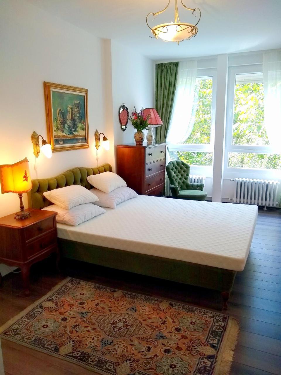 Light, Spacious Apartment In The Heart Of Белград Екстериор снимка