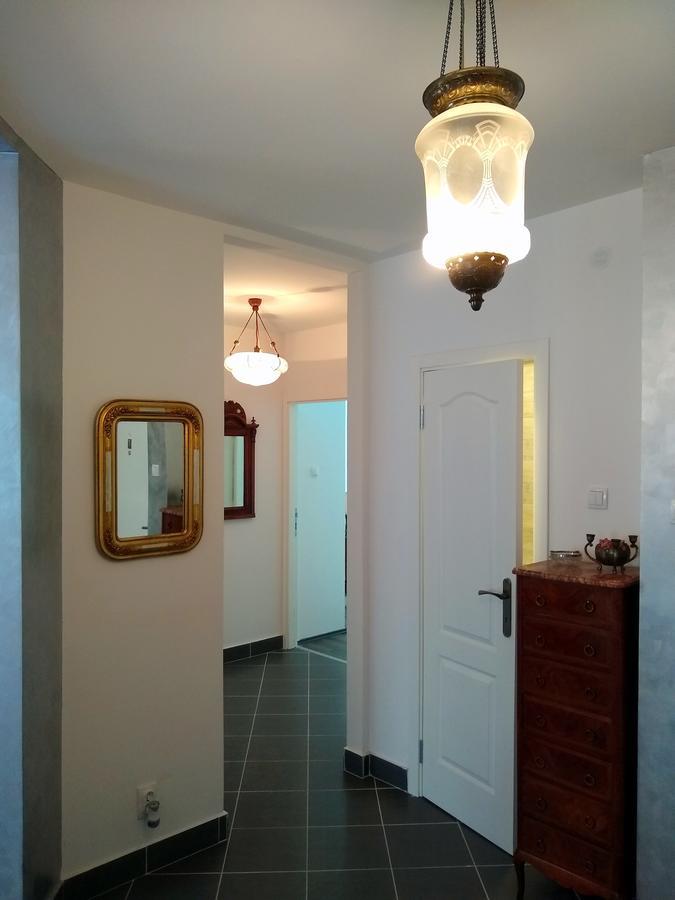 Light, Spacious Apartment In The Heart Of Белград Екстериор снимка