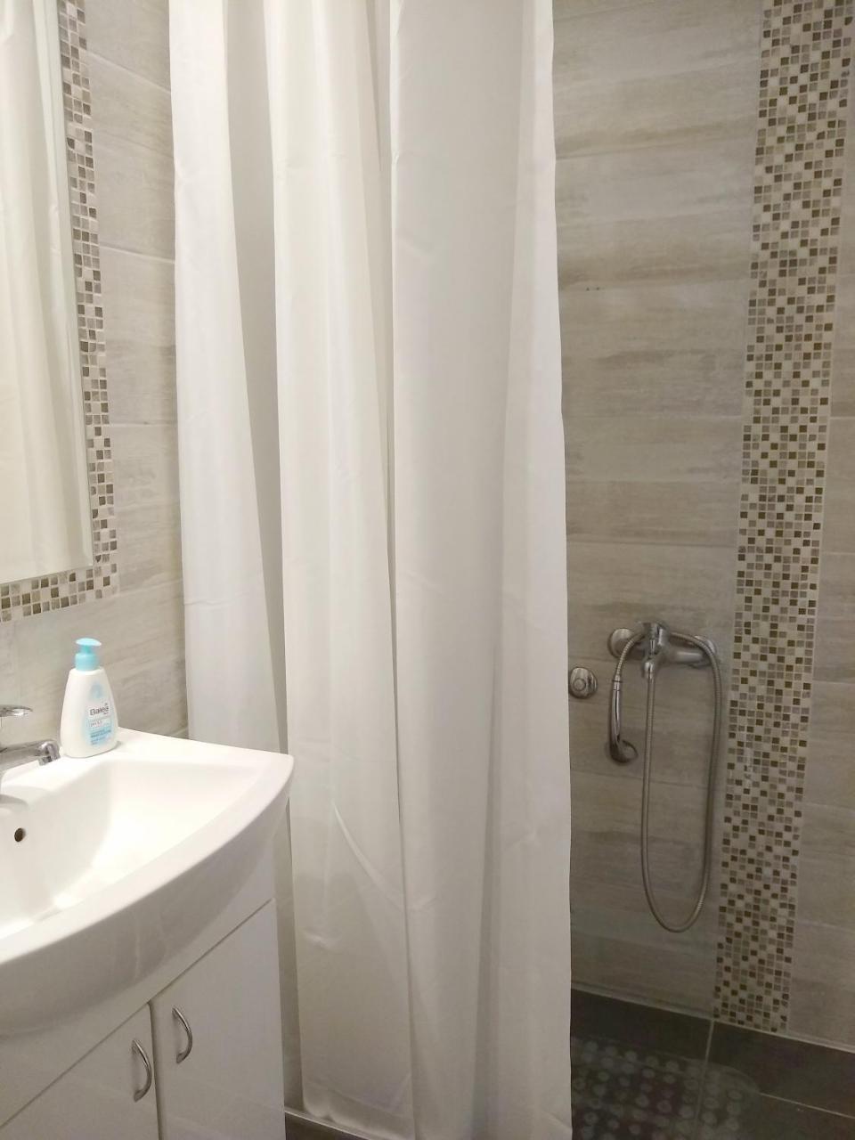 Light, Spacious Apartment In The Heart Of Белград Екстериор снимка
